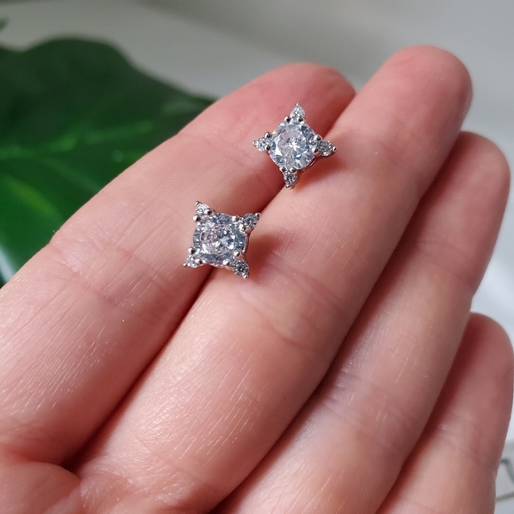 Exquisite .925 Sterling Silver AAAAA CZ Stone - Picture 6 of 7